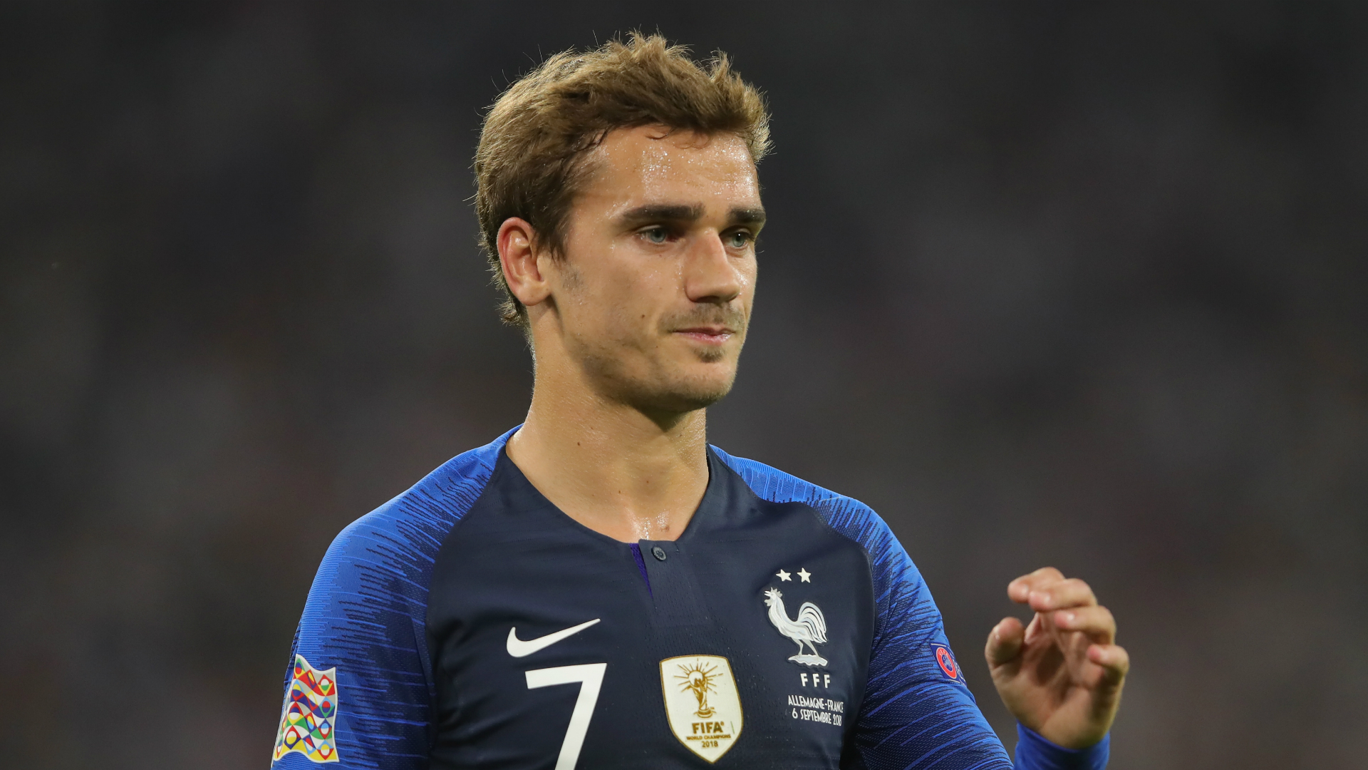 Fifa 2018 Antoine Griezmann With Trophy Wallpapers