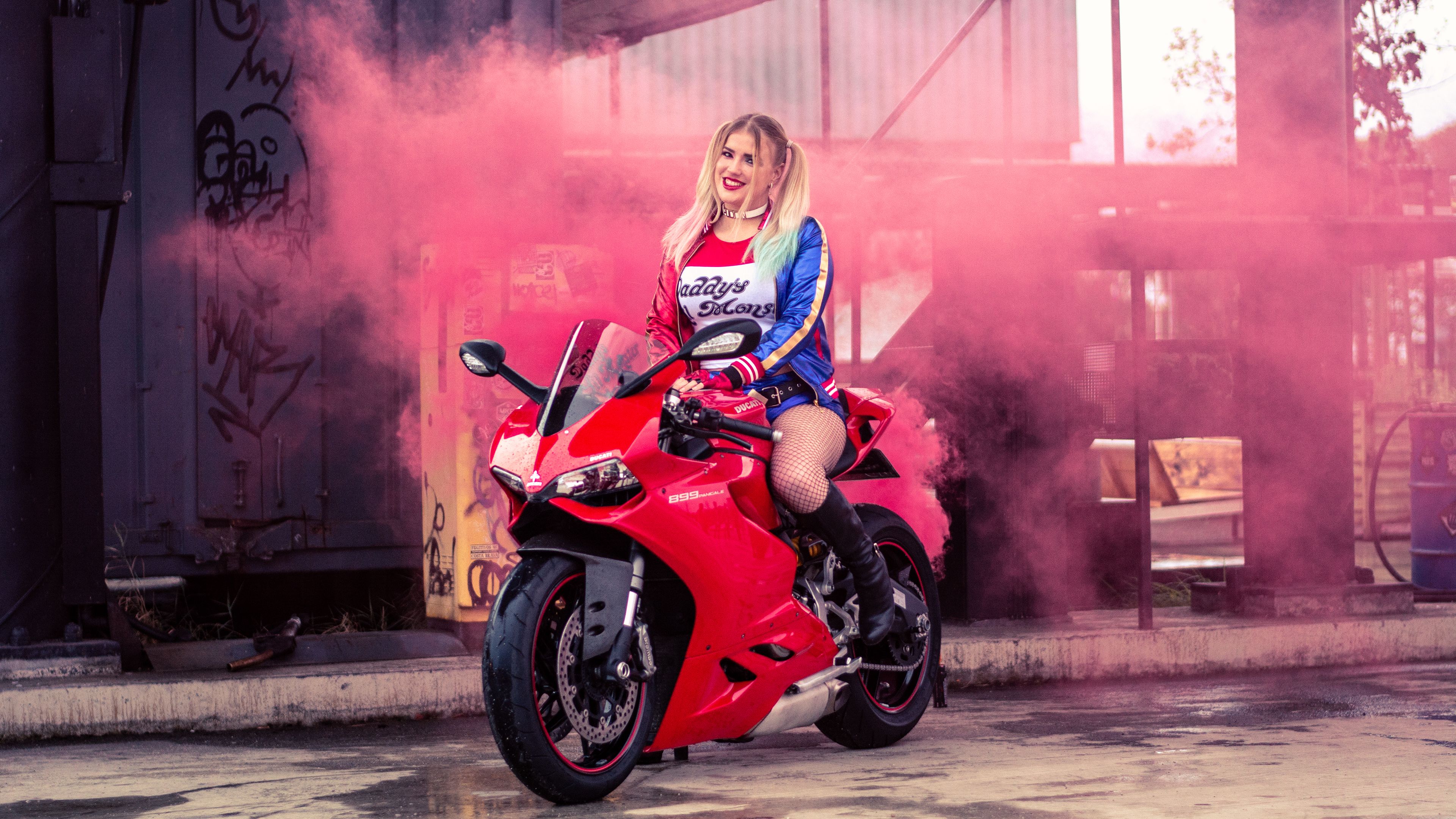 Harley Quinn In Motorcycle Wallpapers