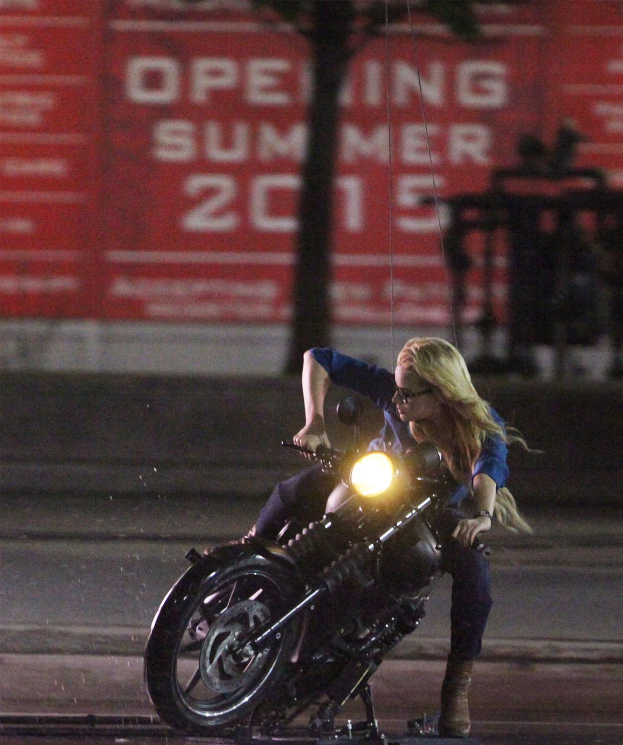 Harley Quinn In Motorcycle Wallpapers