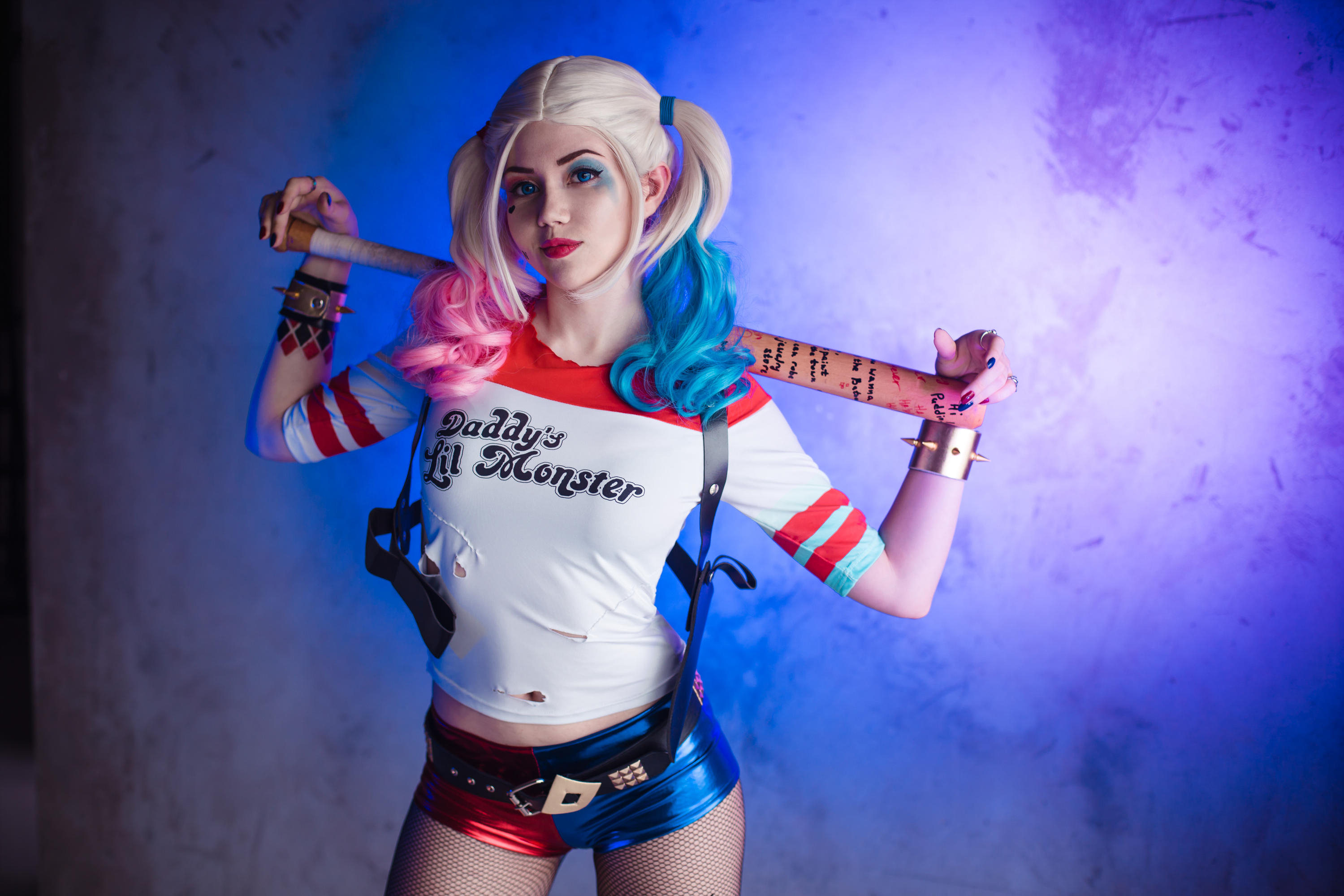 Harley Quinn With Baseball Bat Wallpapers