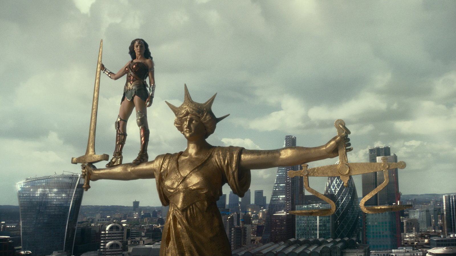 Wonder Woman In London Wallpapers