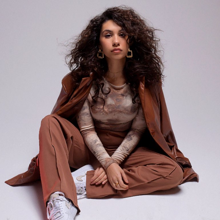 Alessia Cara Wallpapers