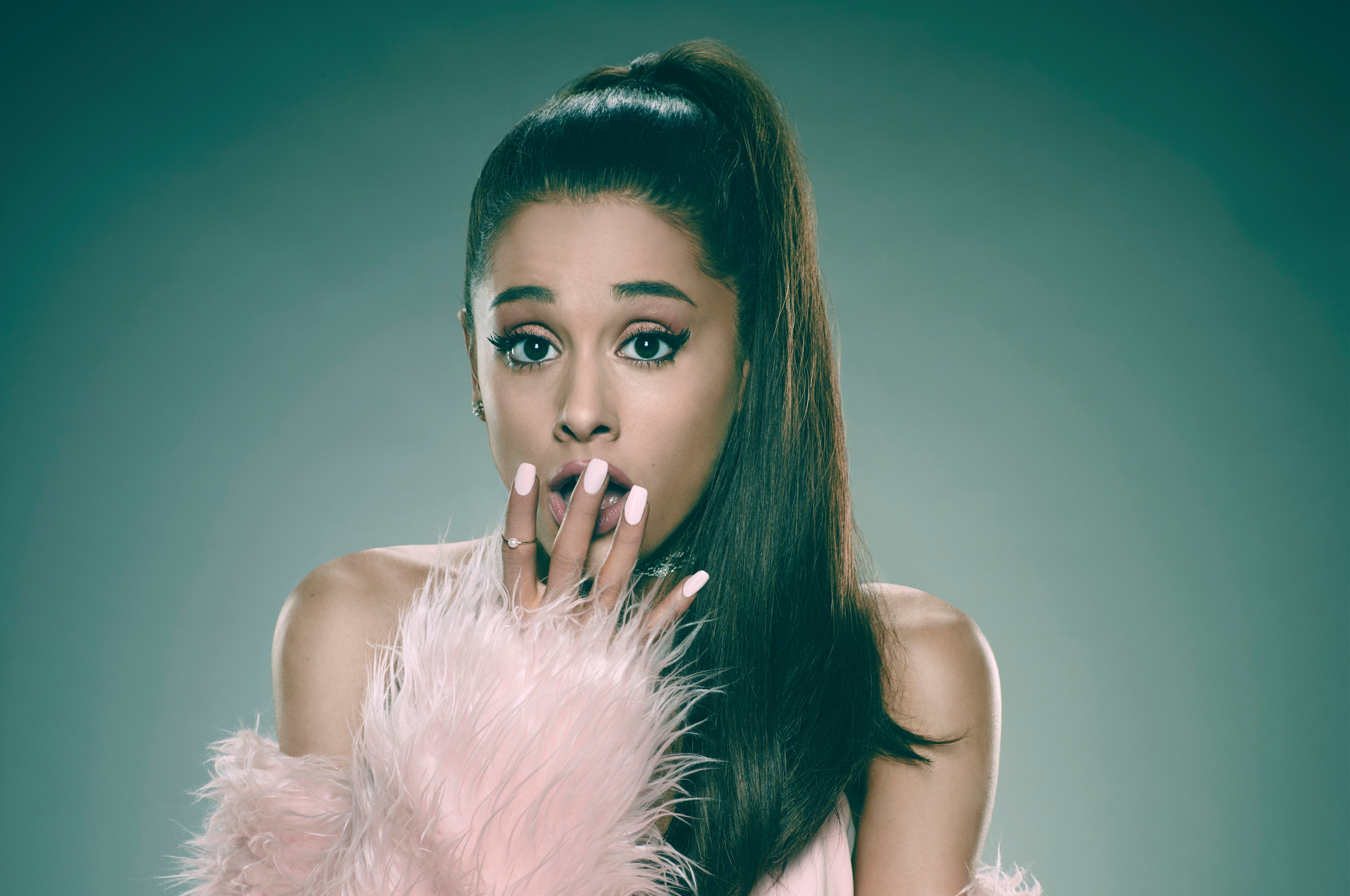 Ariana Grande Wallpapers