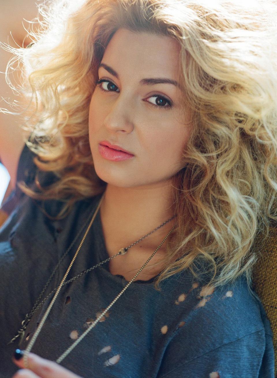 Tori Kelly 2020 Wallpapers