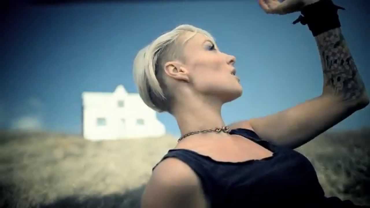 Emma Hewitt Wallpapers