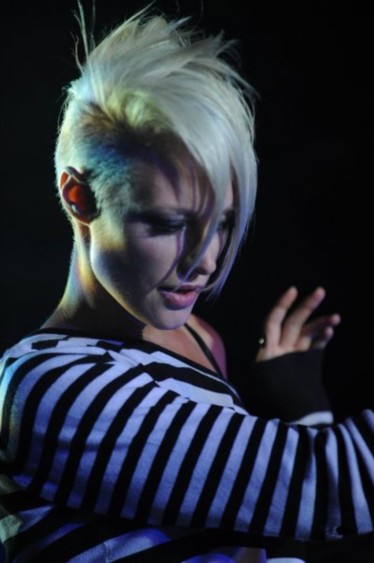 Emma Hewitt Wallpapers