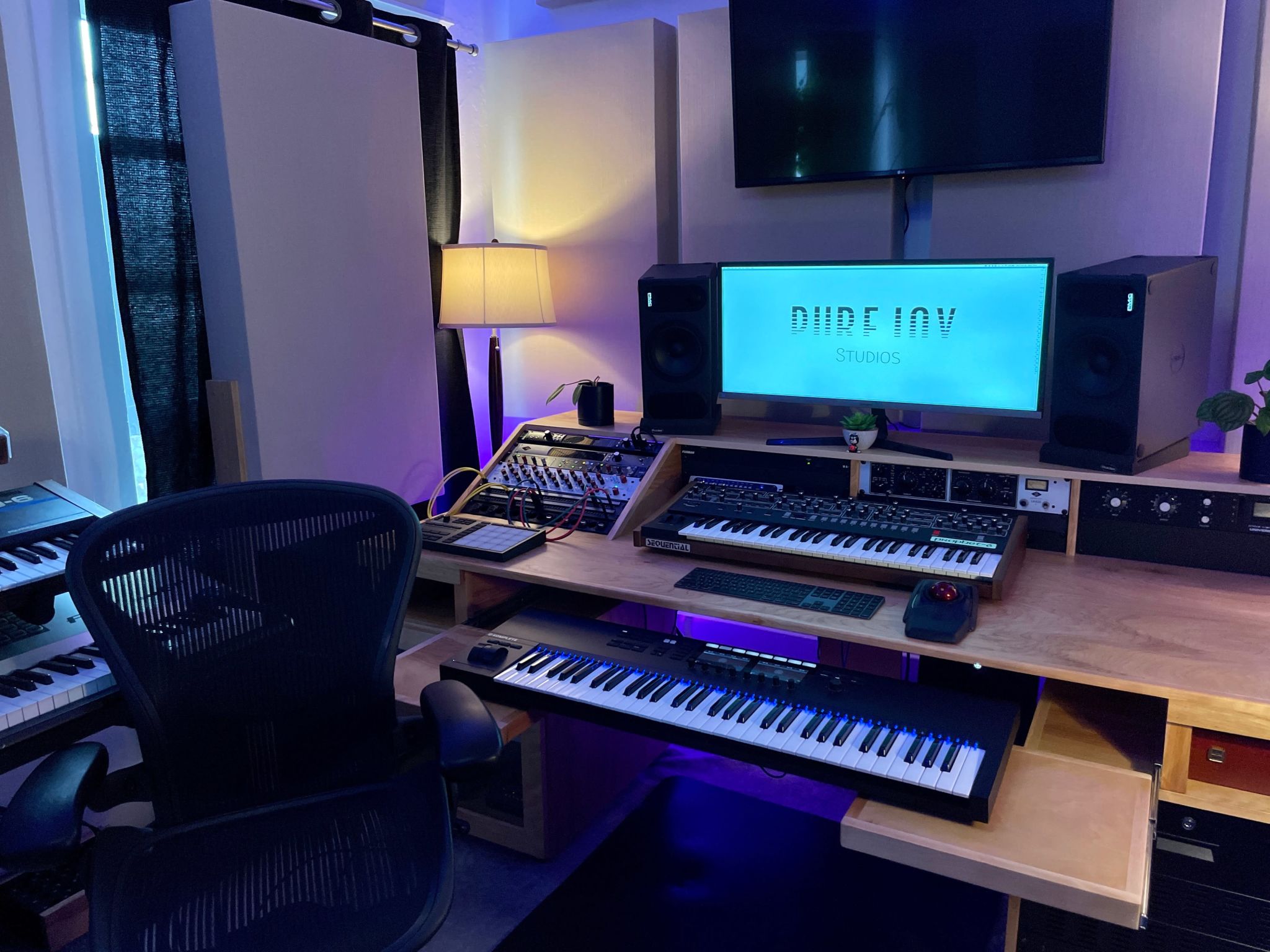 Midas Quadraphonic Studio Desk Wallpapers