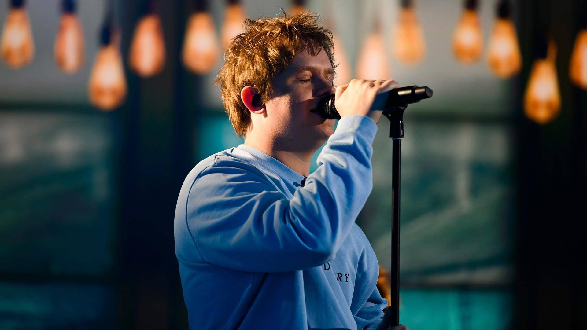 Lewis Capaldi Wallpapers