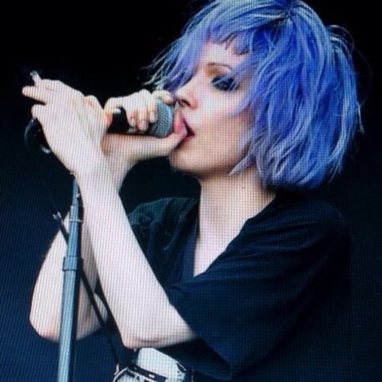 Alice Glass Wallpapers