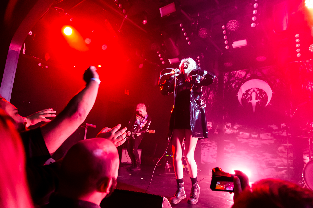 Alice Glass Wallpapers