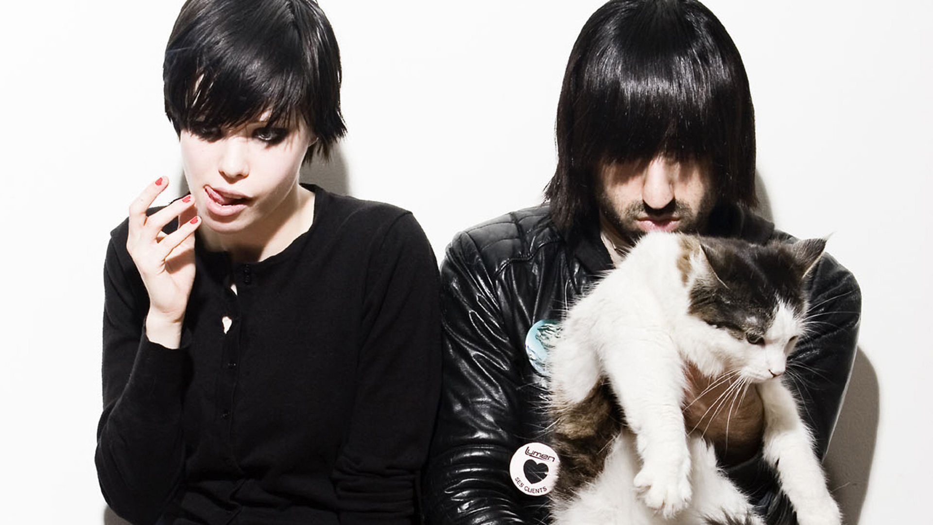 Alice Glass Wallpapers