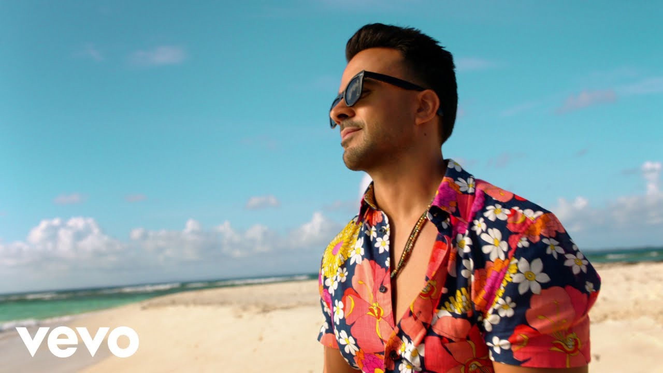 Luis Fonsi Wallpapers