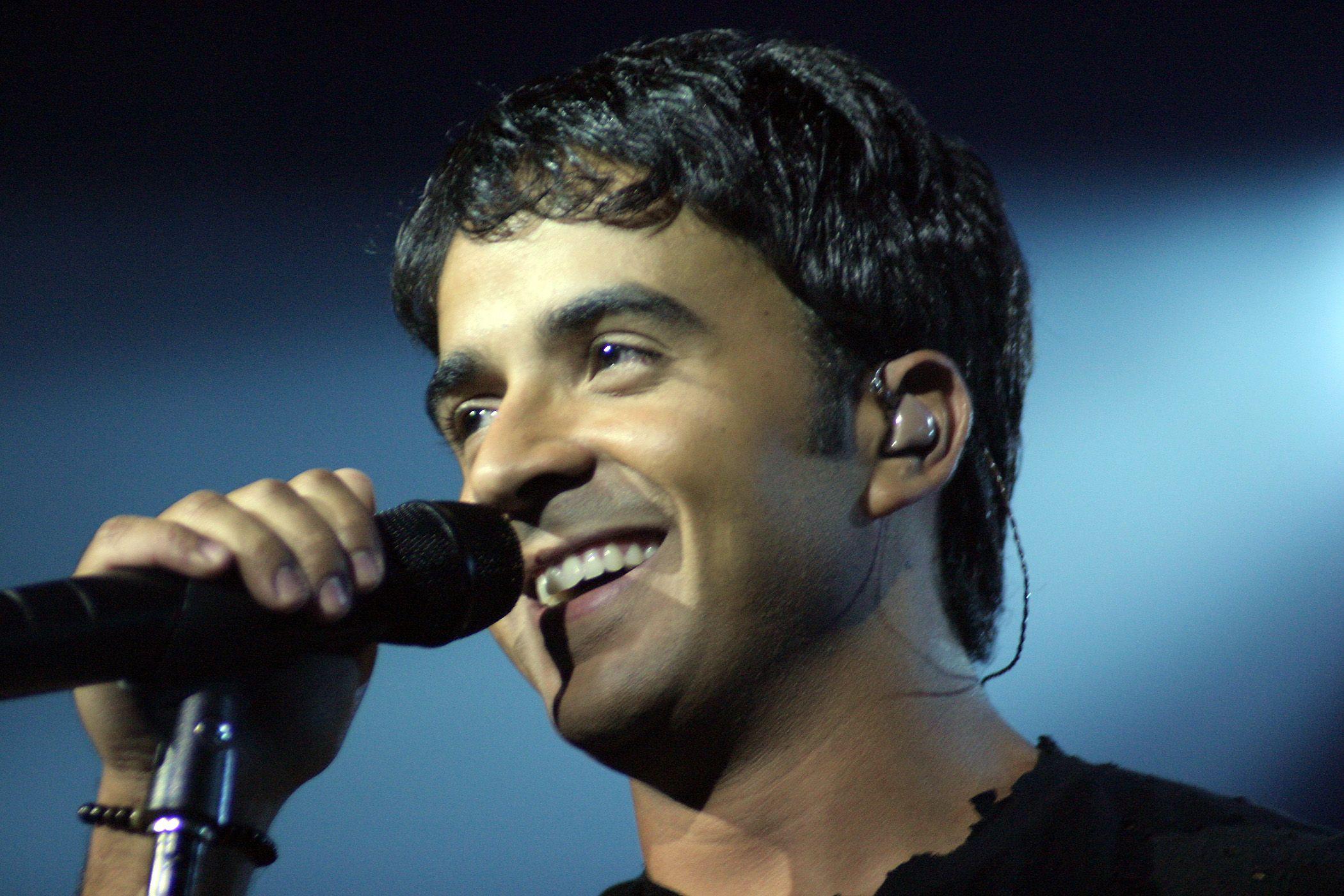 Luis Fonsi Wallpapers