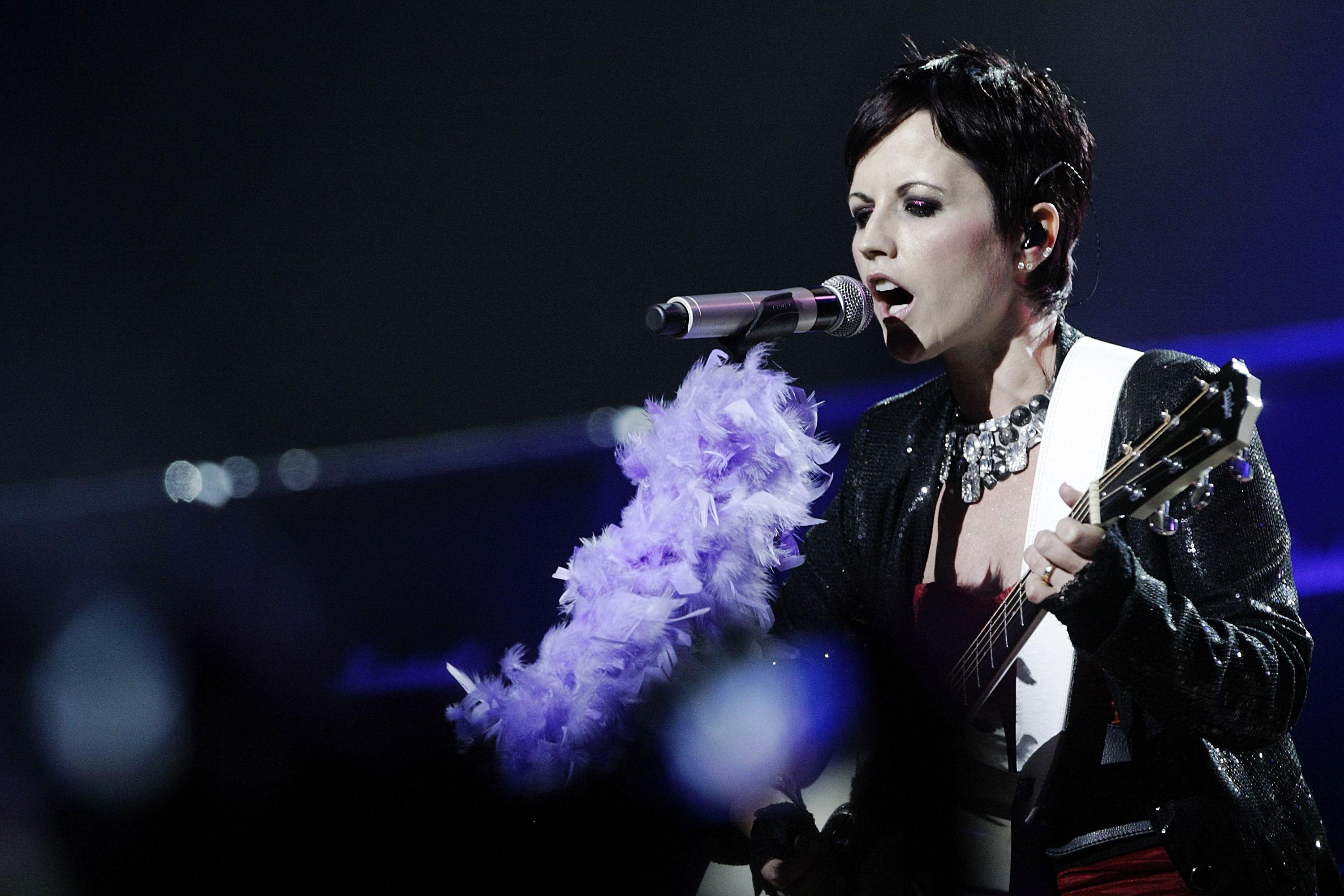 Dolores O' Riordan Wallpapers