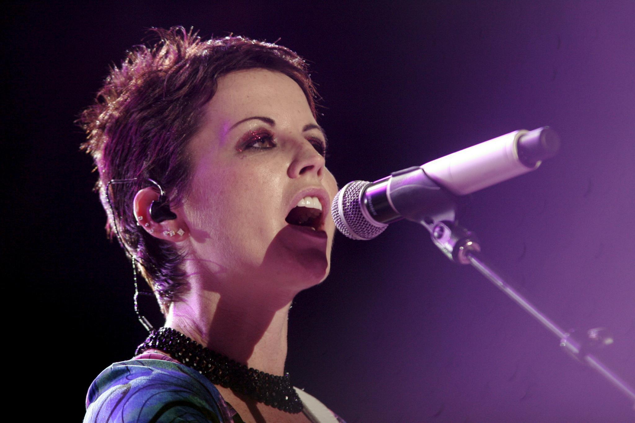 Dolores O' Riordan Wallpapers