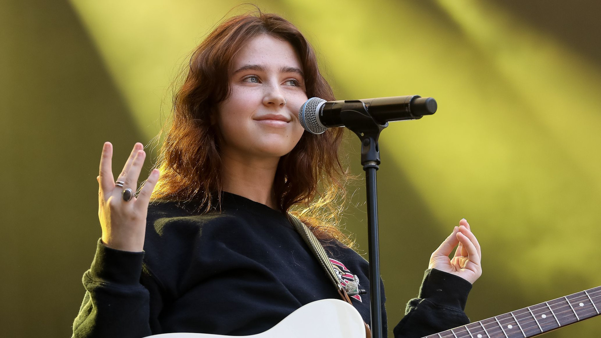 Clairo Wallpapers