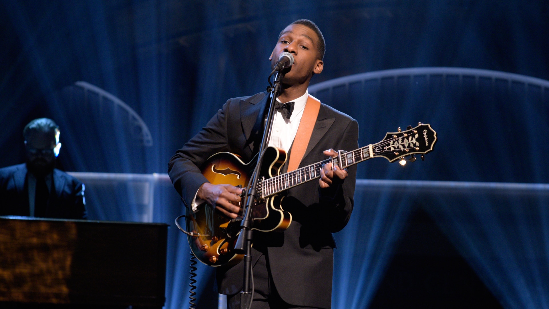 Leon Bridges Wallpapers