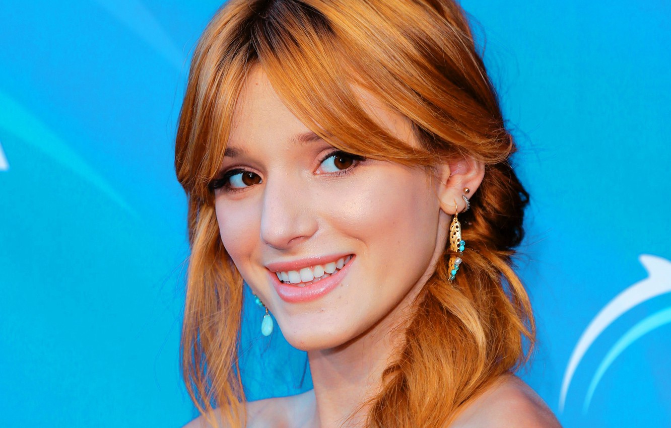 Actress Bella Thorne Beautiful Face Wallpapers