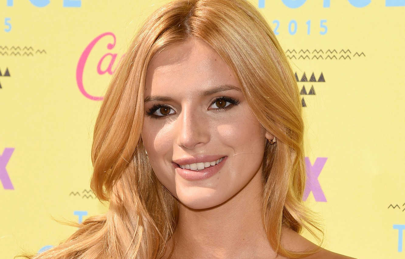 Actress Bella Thorne Beautiful Face Wallpapers