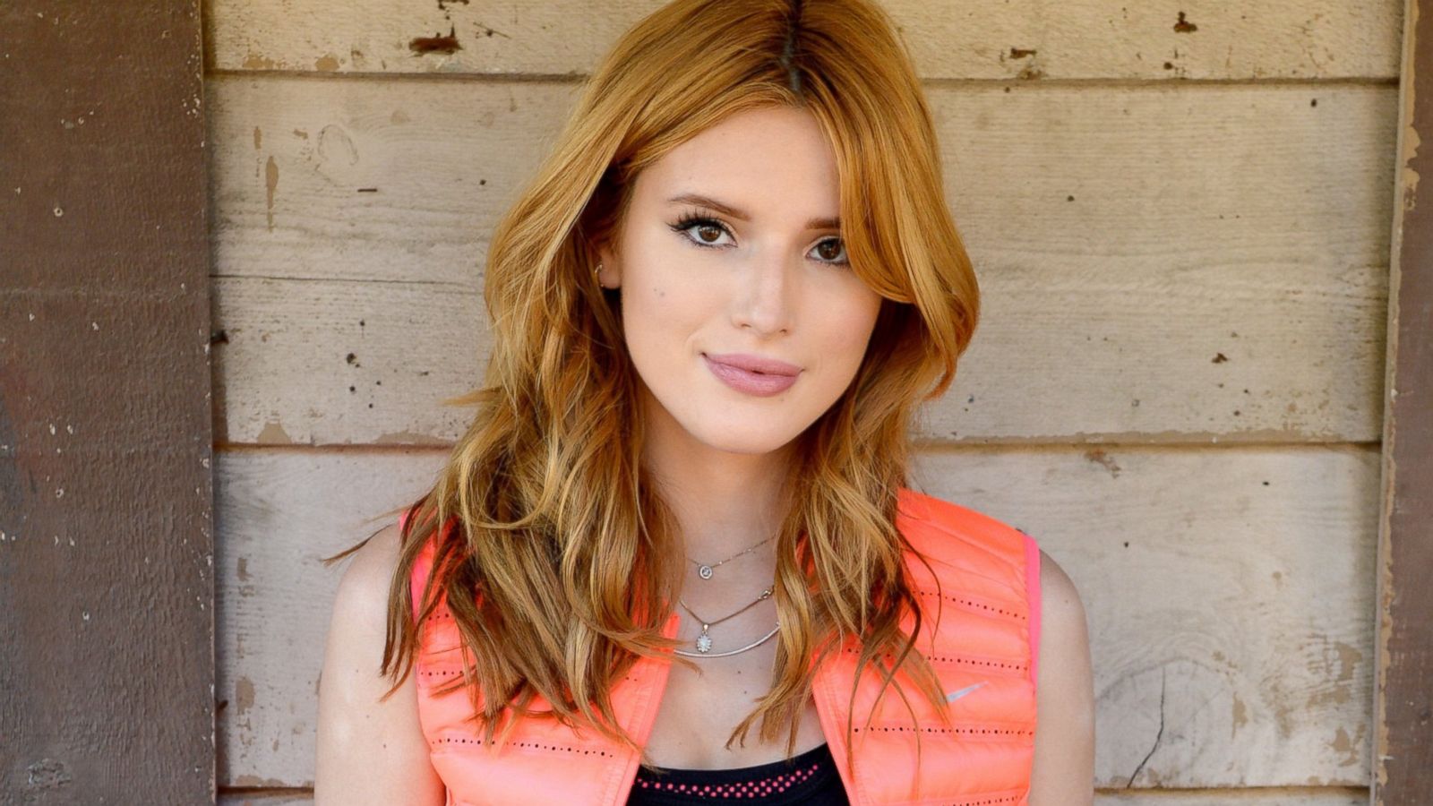 Actress Bella Thorne Beautiful Face Wallpapers