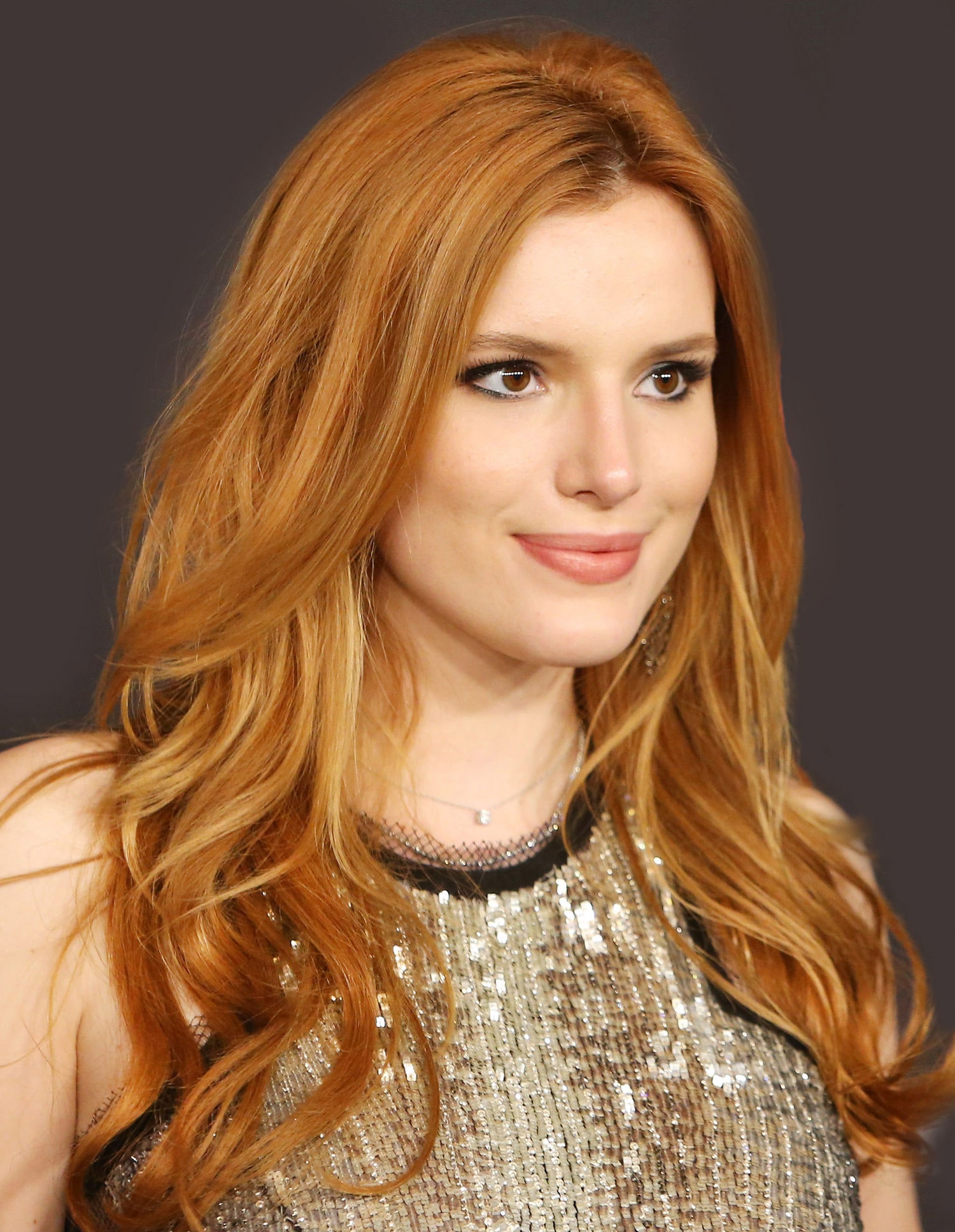 Actress Bella Thorne Beautiful Face Wallpapers