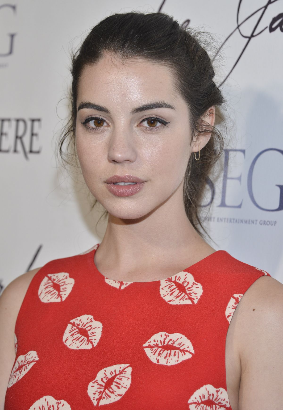 Adelaide Kane Australian Wallpapers