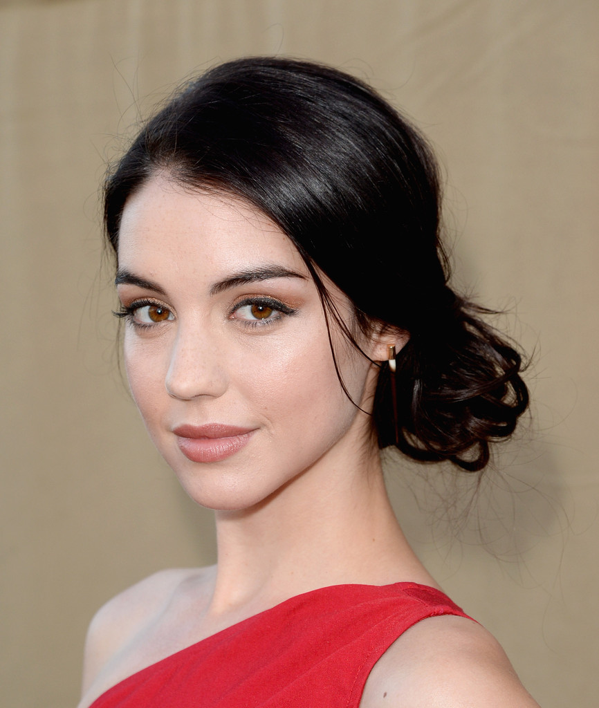 Adelaide Kane Australian Wallpapers