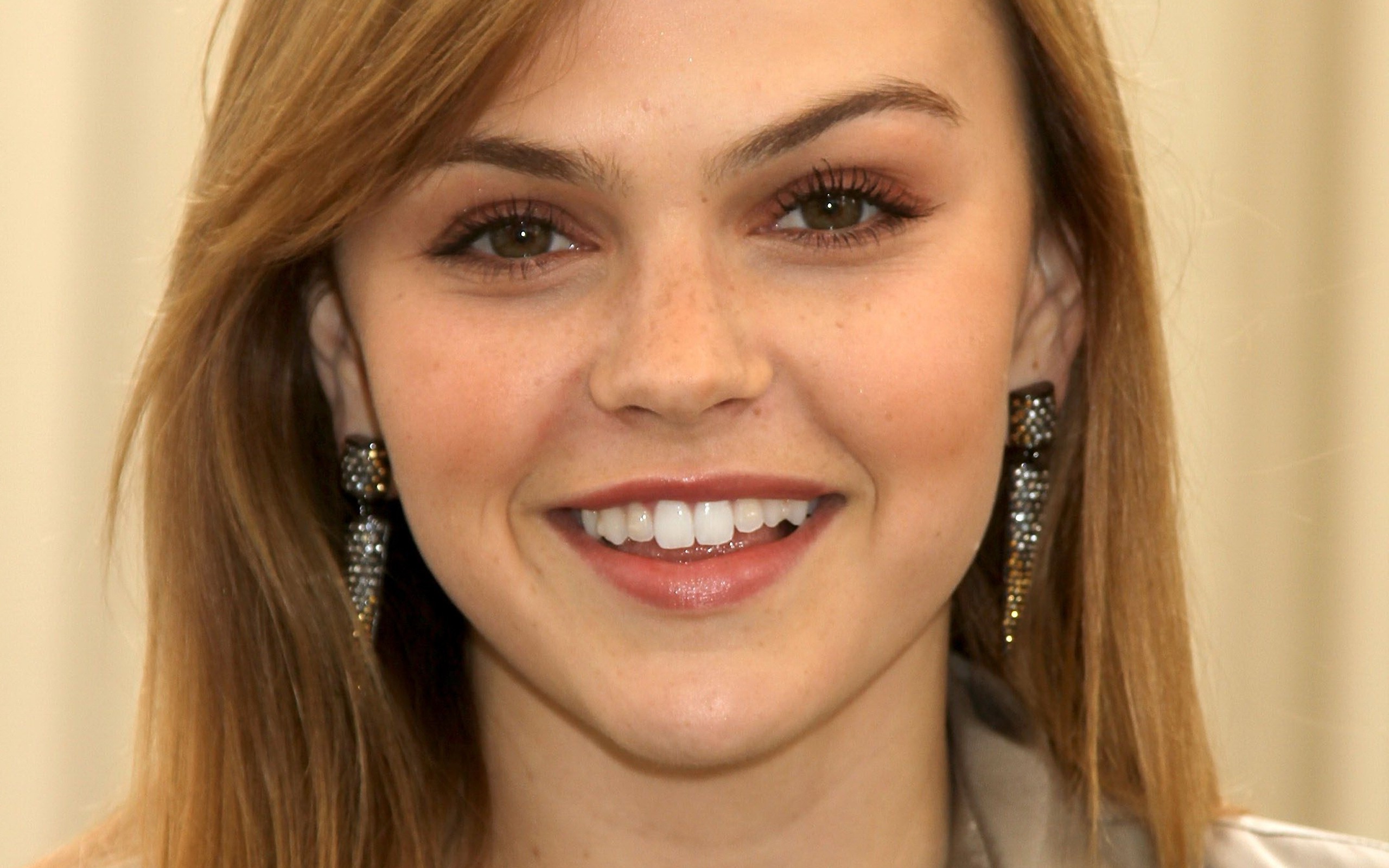 Aimee Teegarden Wallpapers