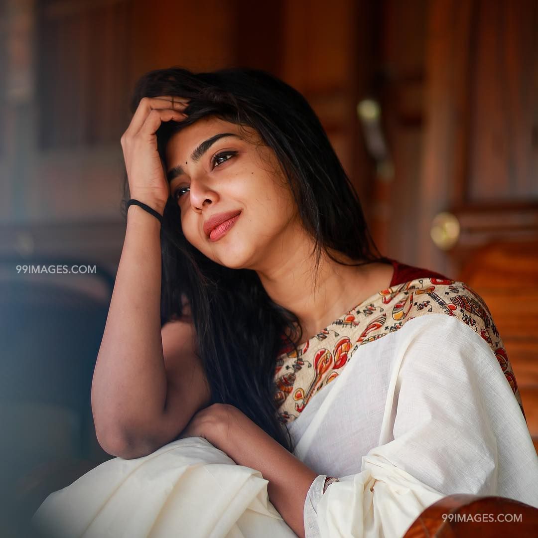 Aishwarya Lekshmi Wallpapers