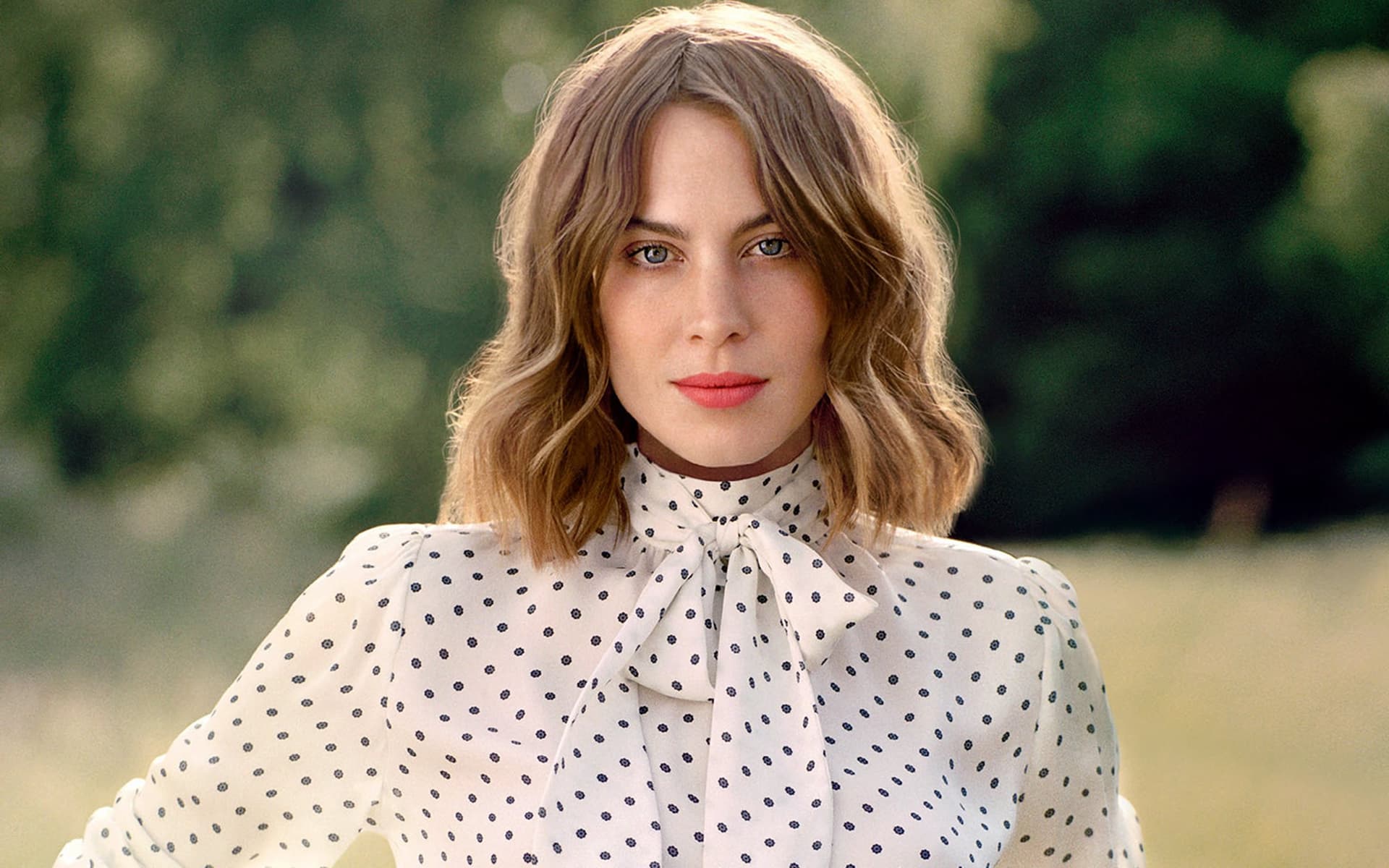 Alexa Chung Wallpapers