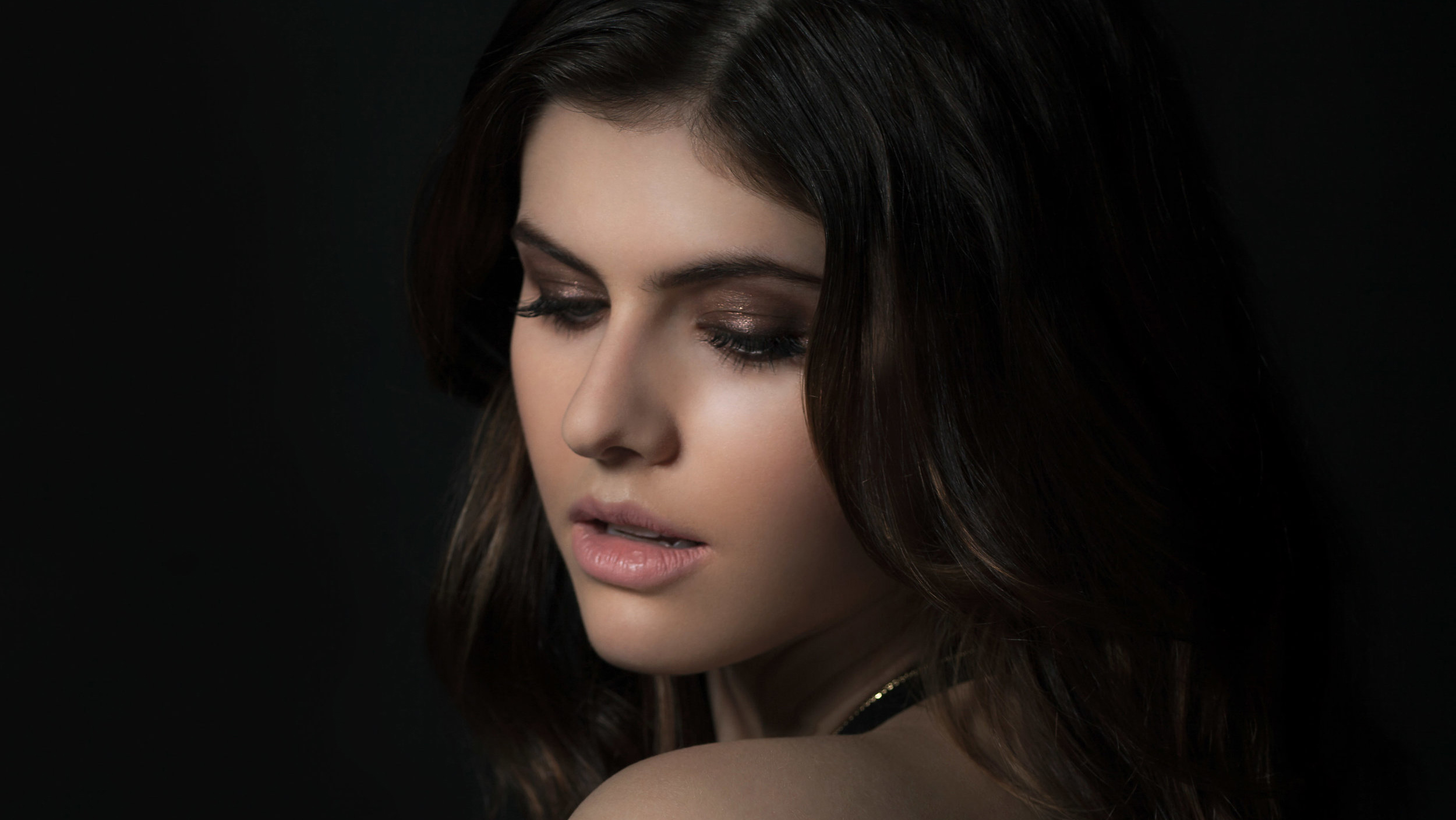 Alexandra Daddario 2019 Wallpapers