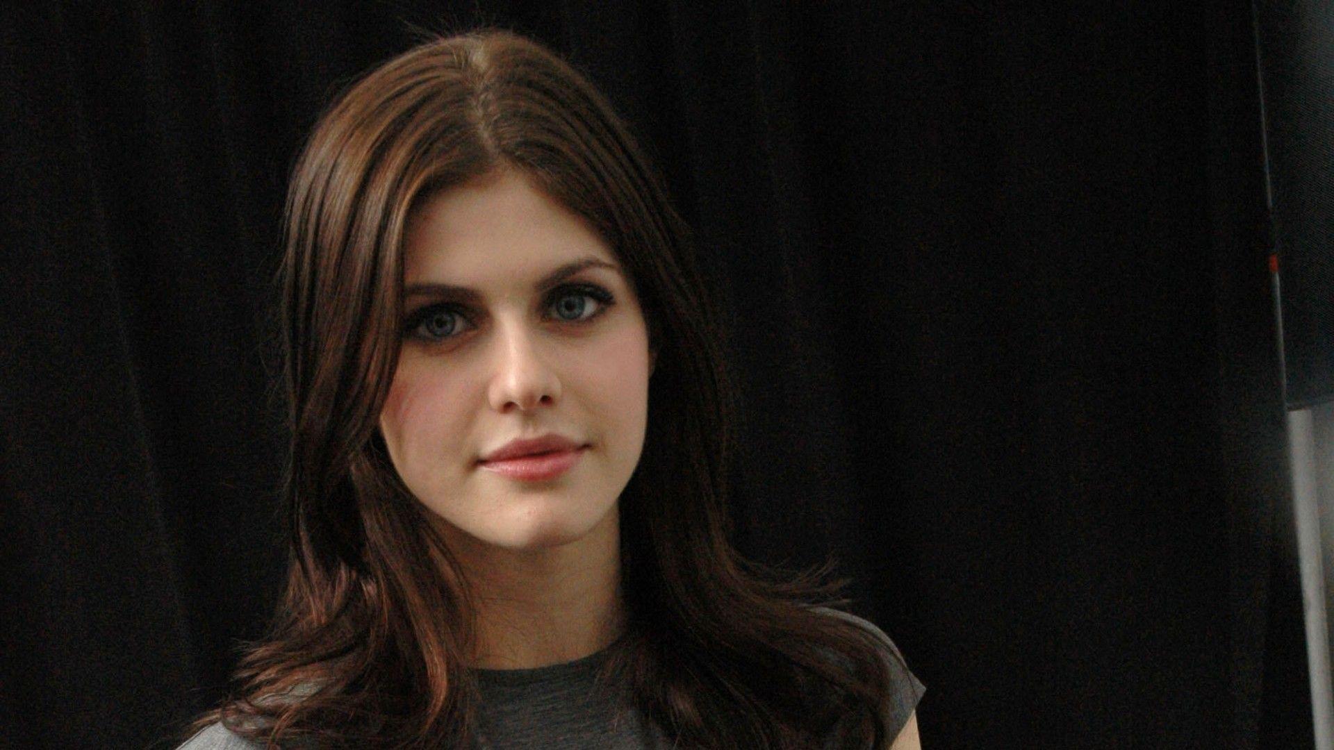 Alexandra Daddario AOL 2018 Portrait Wallpapers