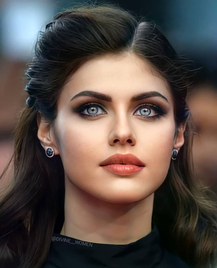 Alexandra Daddario Beautiful Eyes Wallpapers