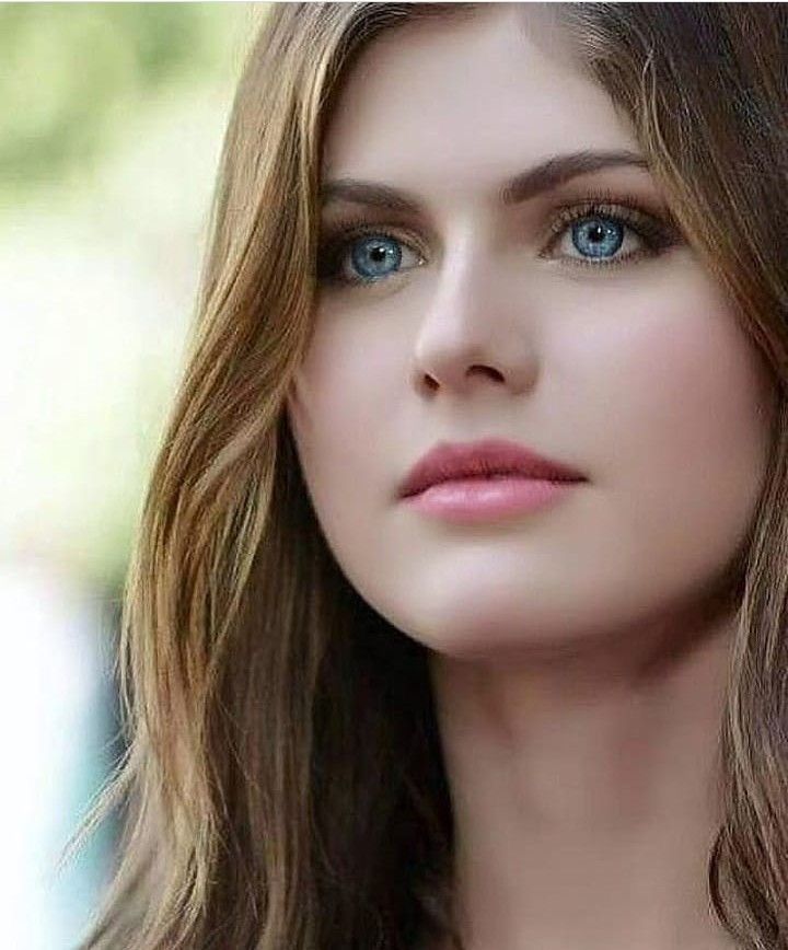 Alexandra Daddario Beautiful Eyes Wallpapers