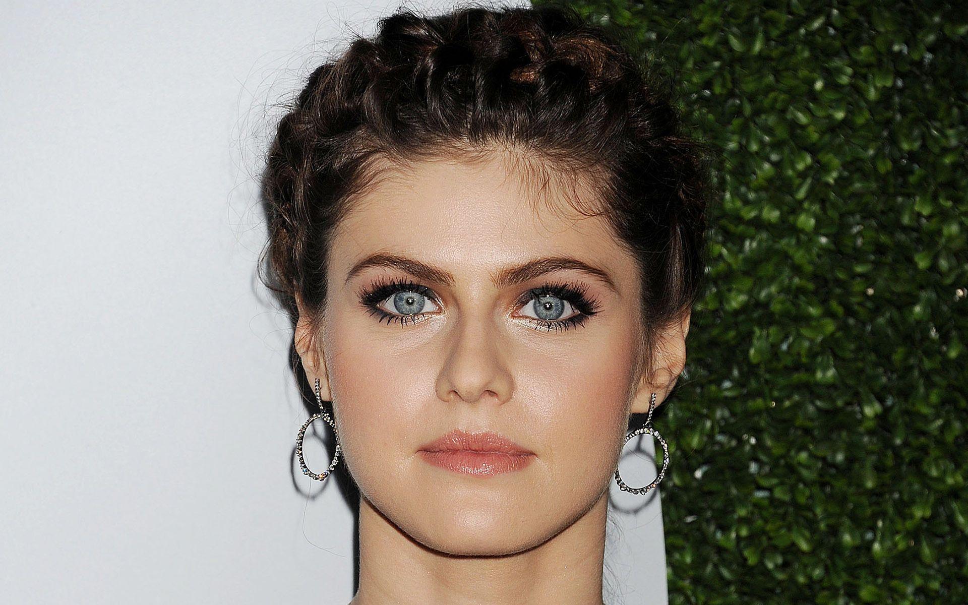 Alexandra Daddario Beautiful Eyes Wallpapers