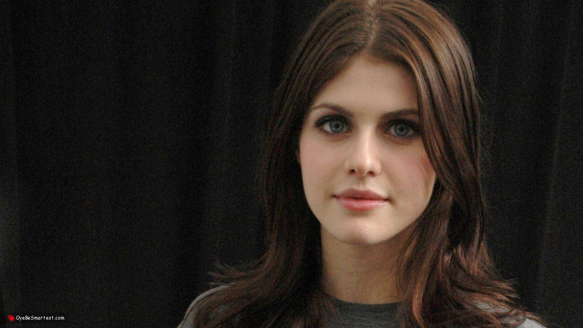 Alexandra Daddario Face Close Up Wallpapers