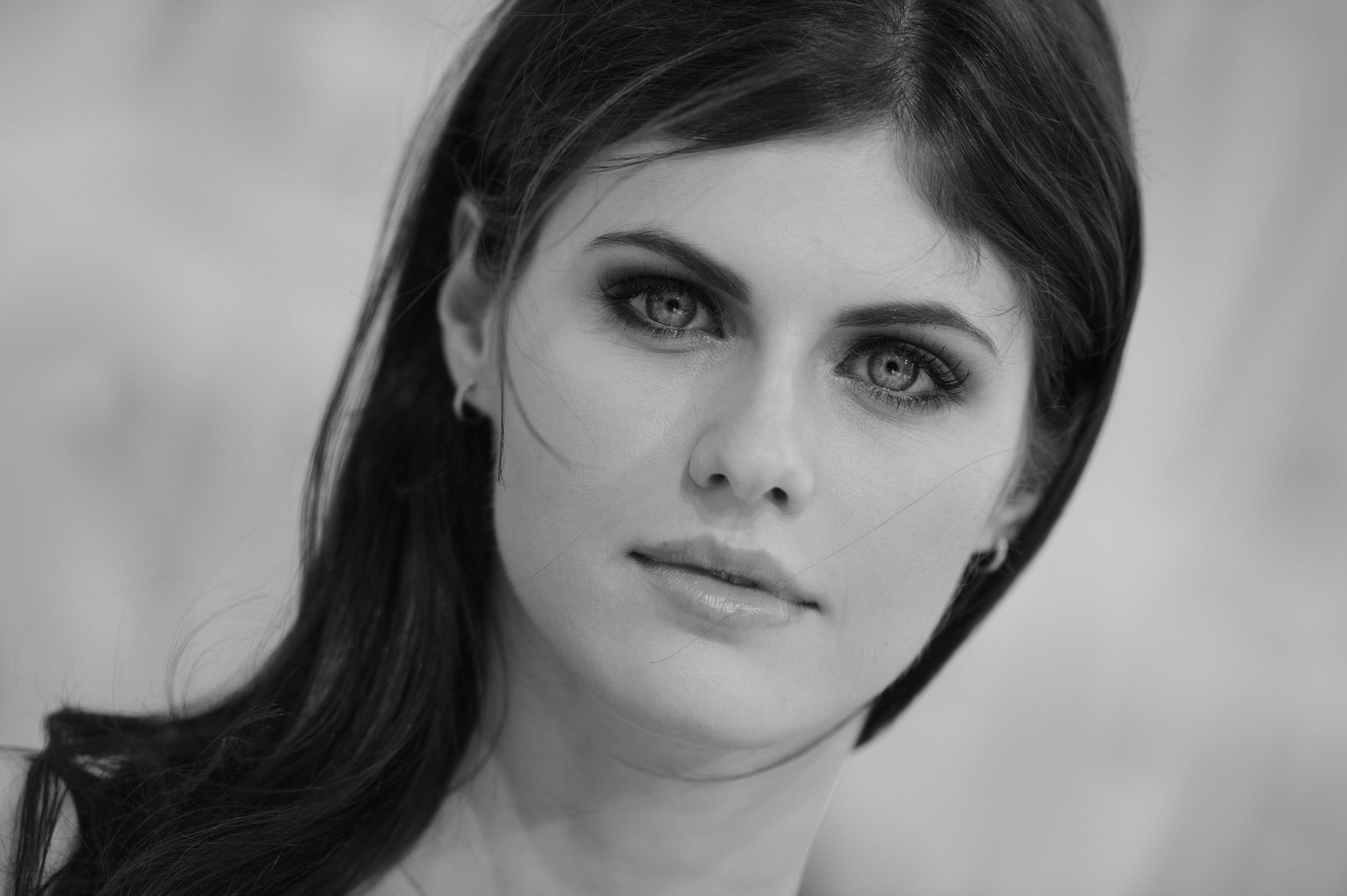 Alexandra Daddario Monochrome Wallpapers