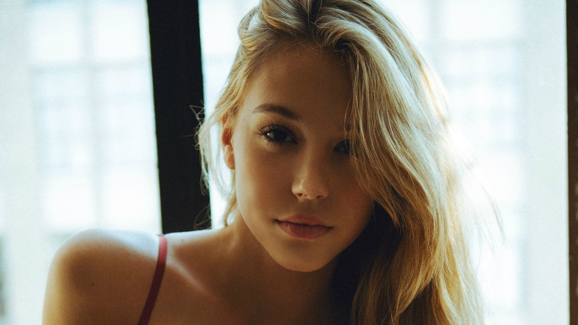 Alexis Ren 2020 Wallpapers