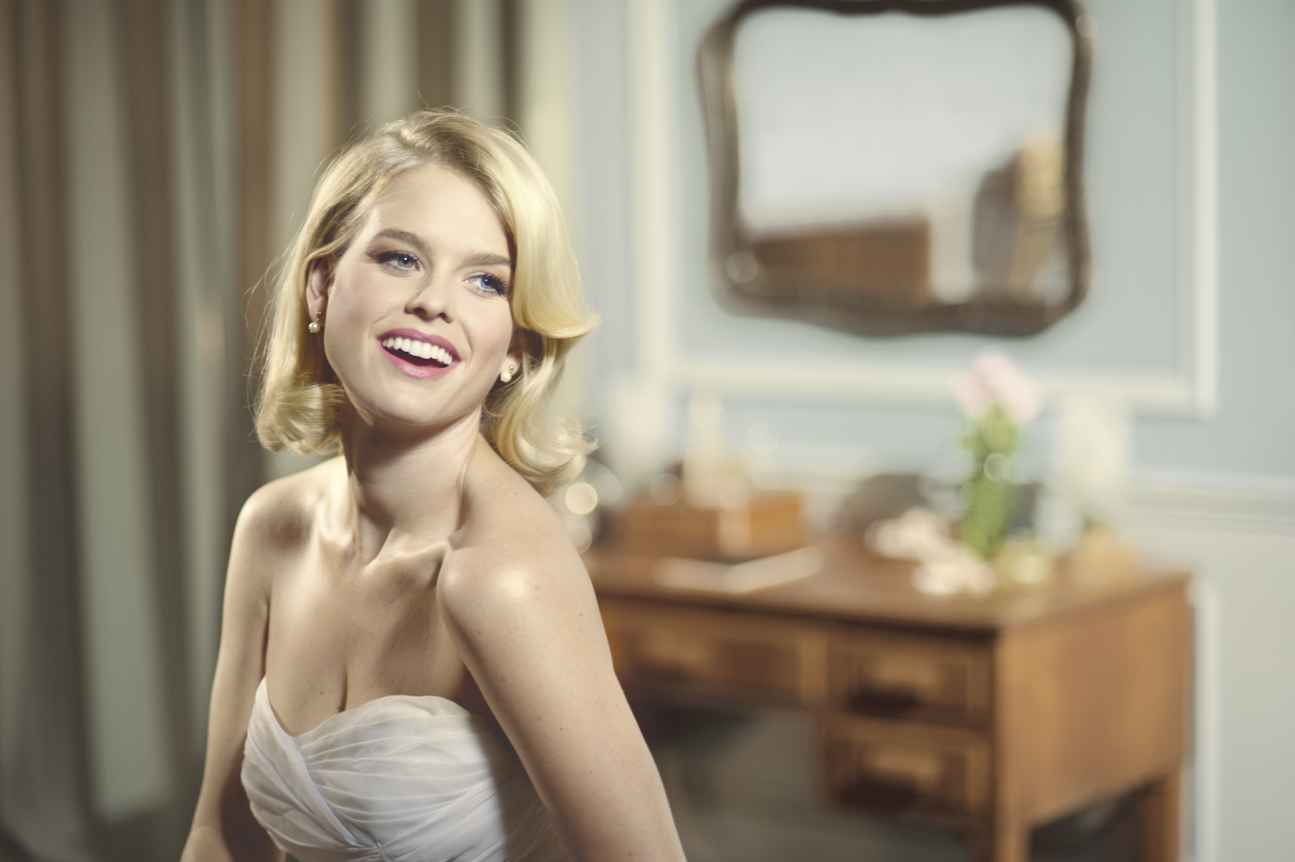 Alice Eve Wallpapers