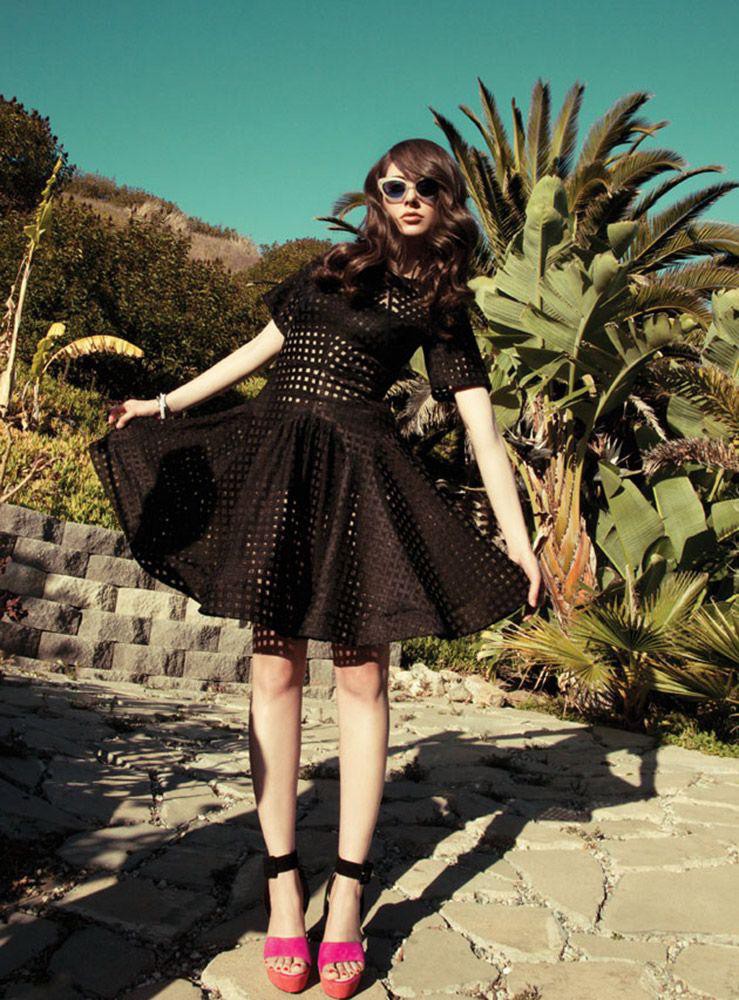 Alison Brie Cute In Black Dress Wallpapers