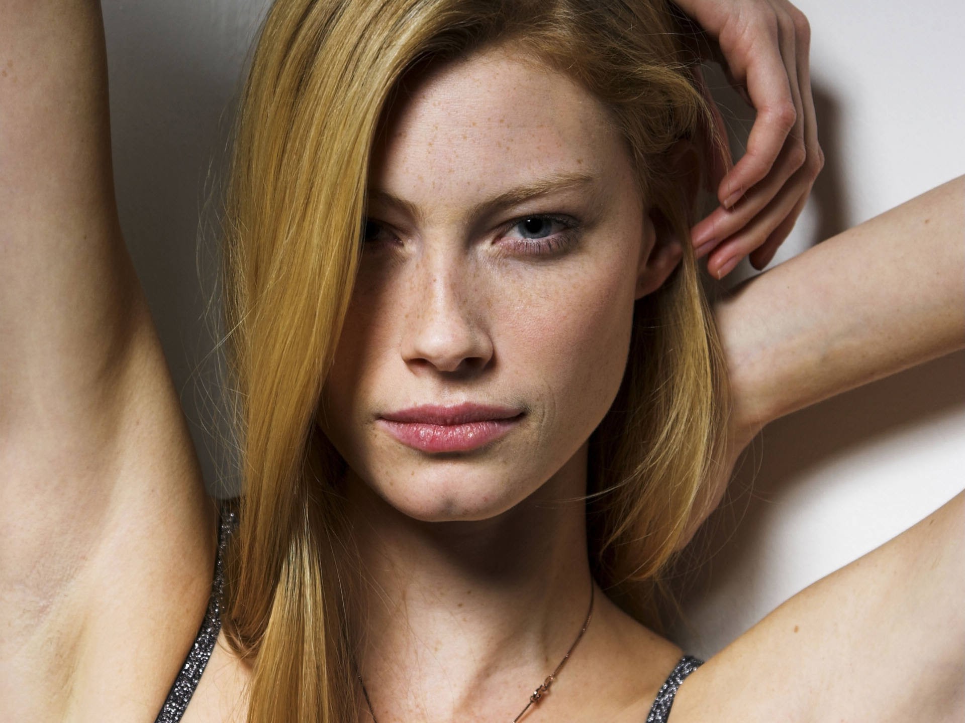 Alyssa Sutherland Wallpapers