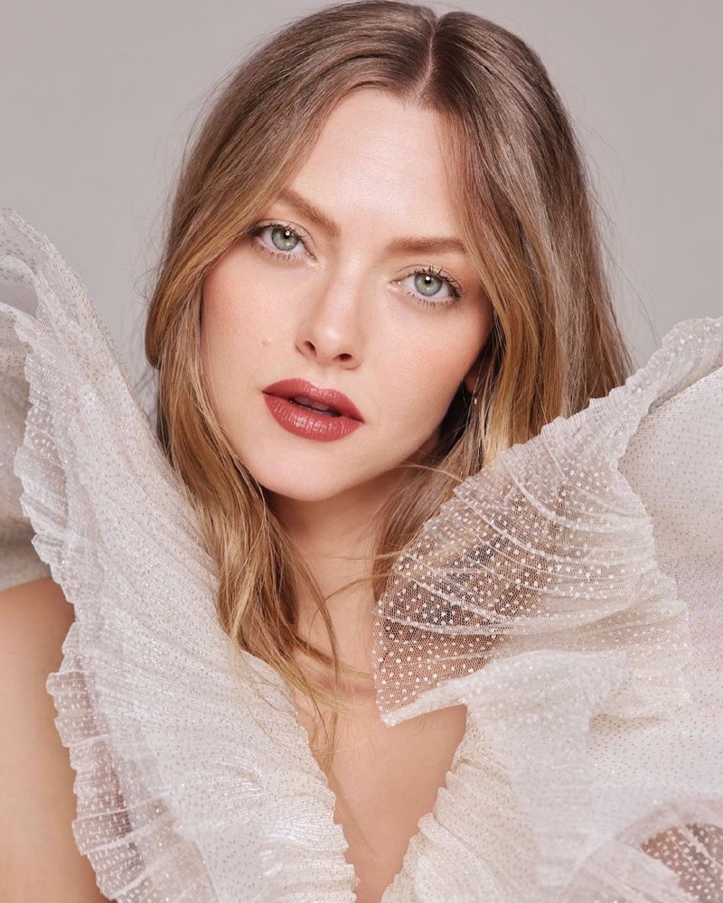 Amanda Seyfried Actress 2021 Wallpapers