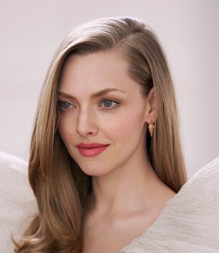 Amanda Seyfried Actress 2021 Wallpapers