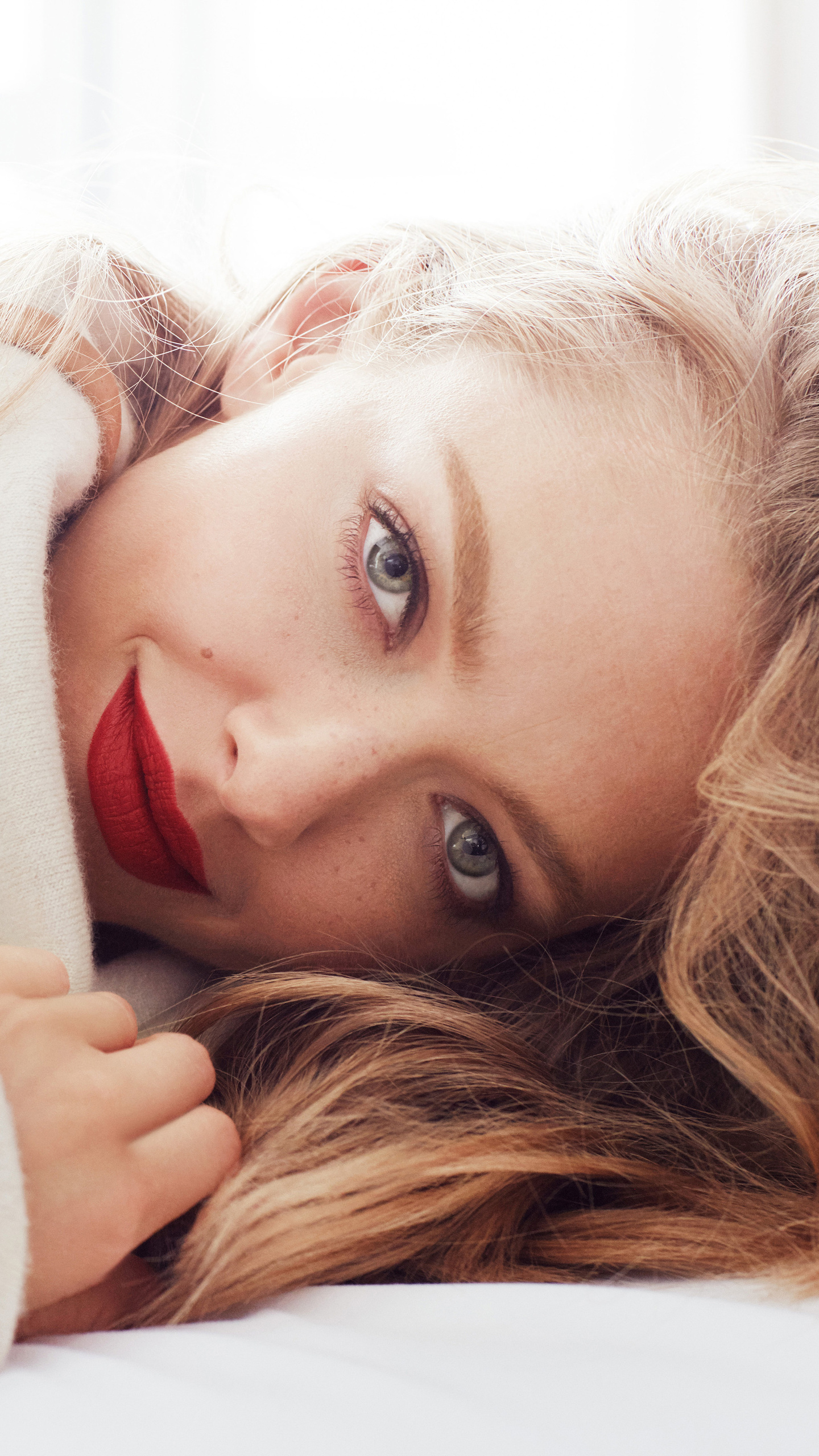 Amanda Seyfried For Vogue Wallpapers