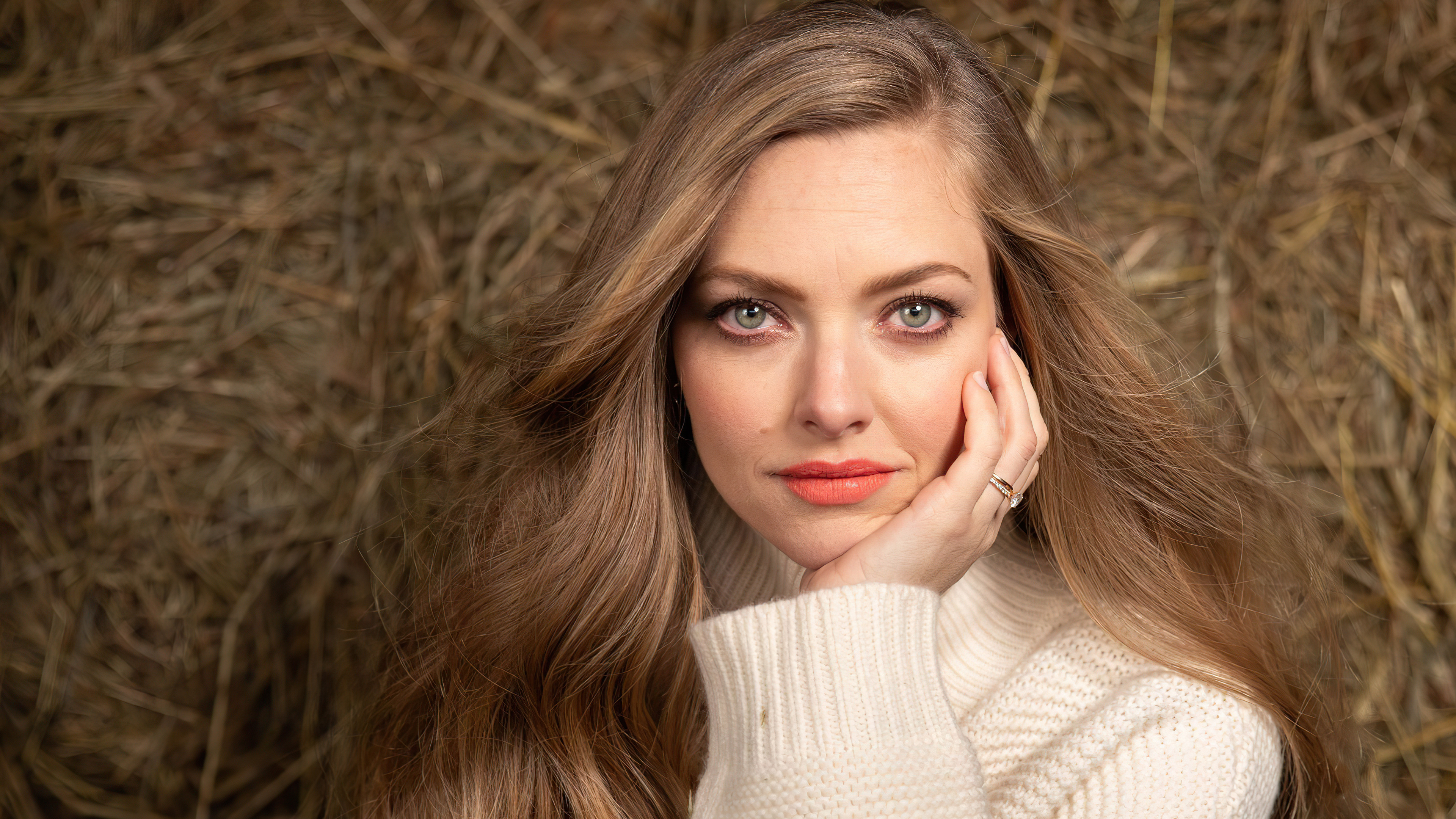 Amanda Seyfried For Vogue Wallpapers