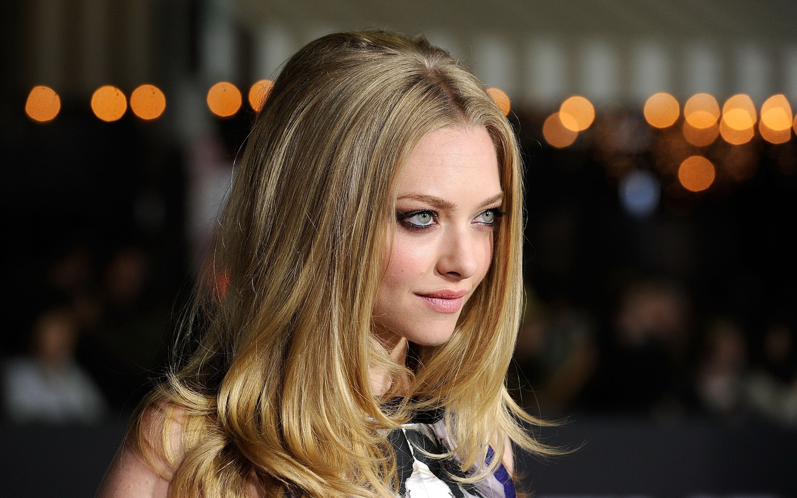 Amanda Seyfried Portrait Wallpapers