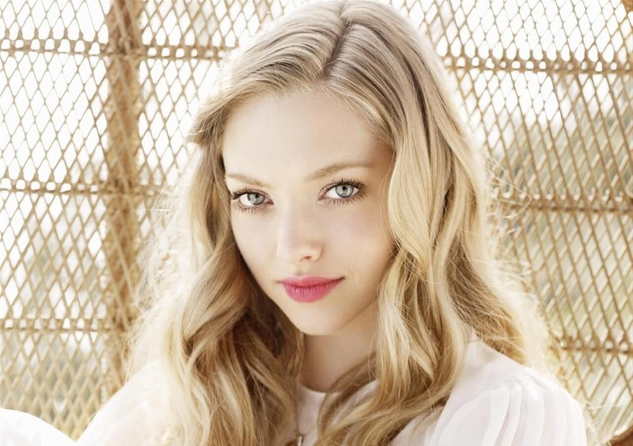 Amanda Seyfried Portrait Wallpapers