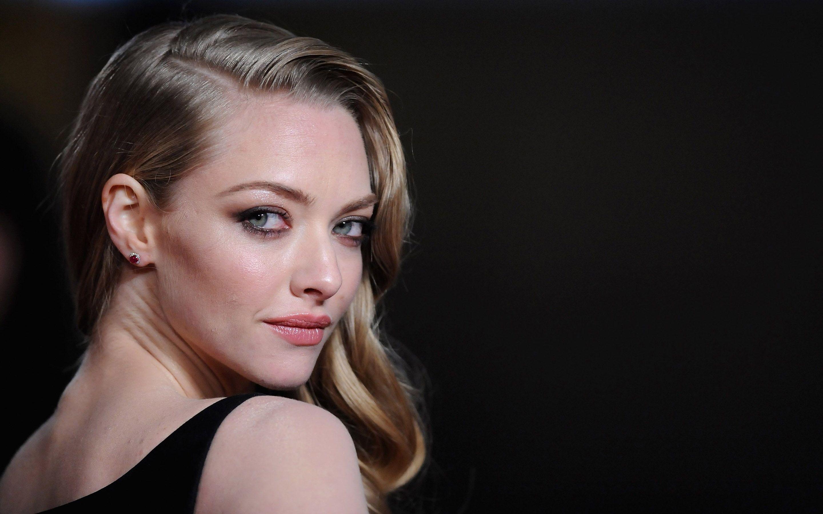 Amanda Seyfried Portrait 2017 Wallpapers