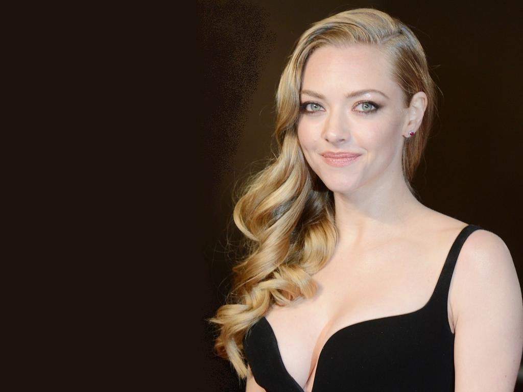 Amanda Seyfried Portrait 2019 Wallpapers