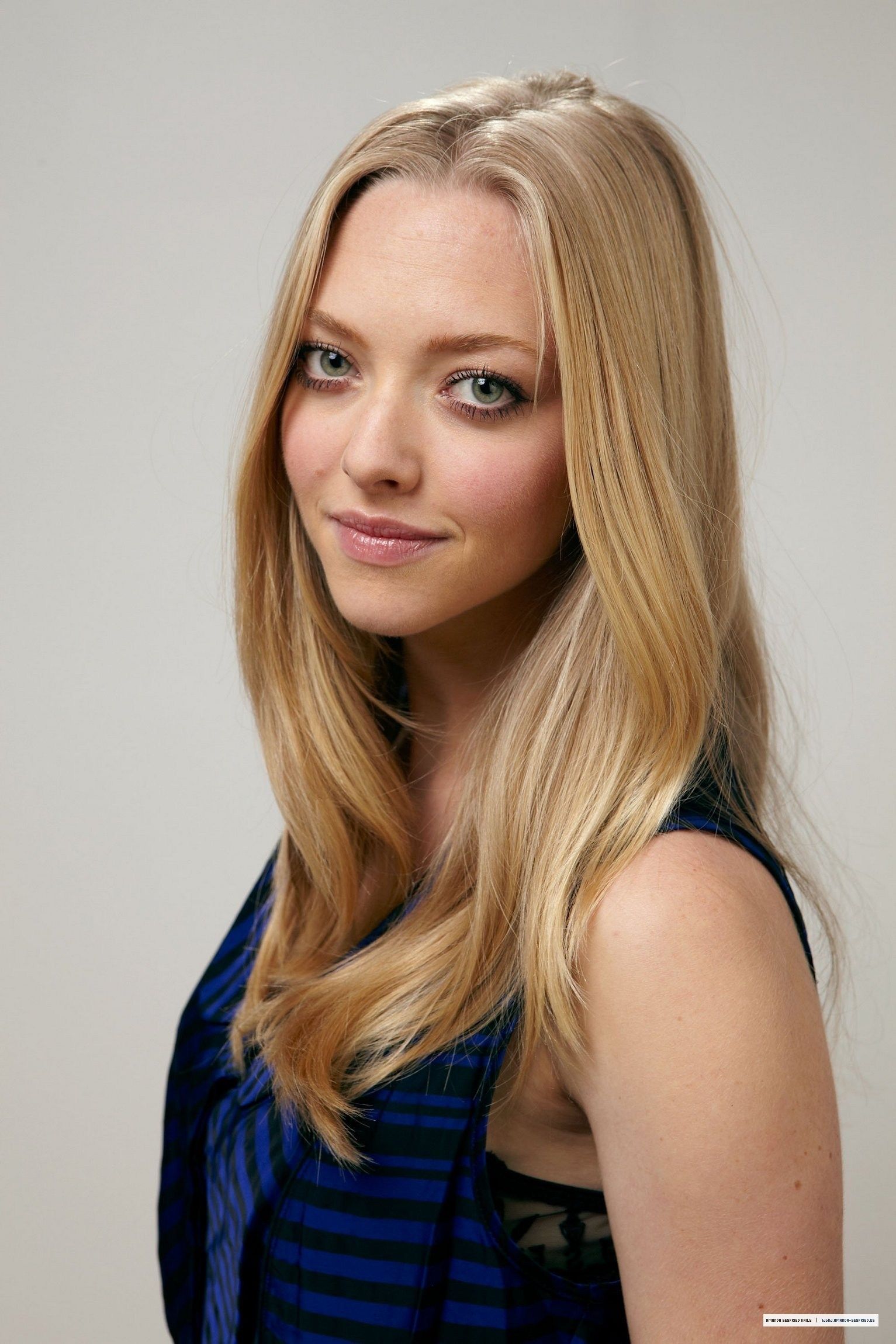 Amanda Seyfried Portrait Photoshoot Wallpapers